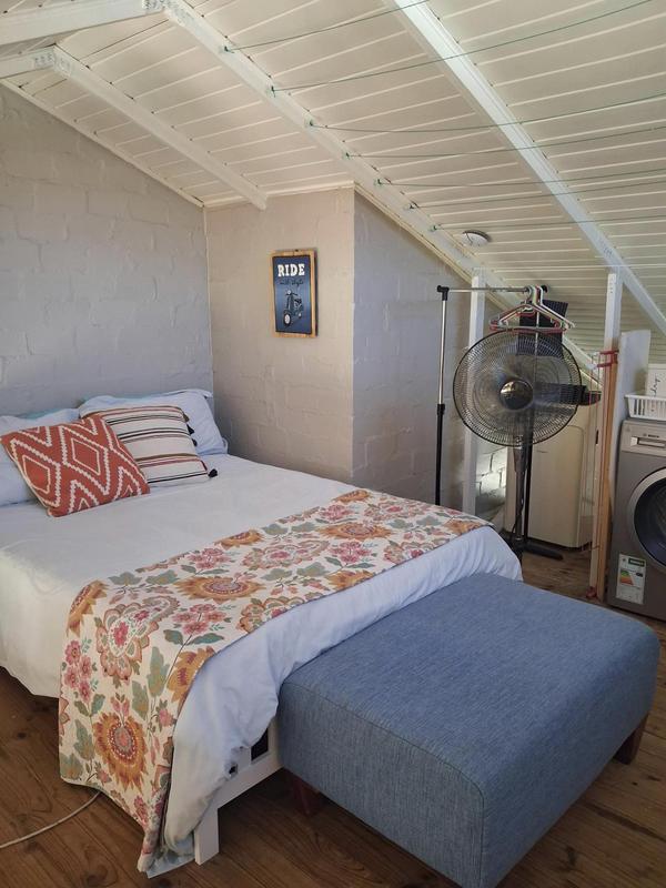 2 Bedroom Property for Sale in Vredehoek Western Cape